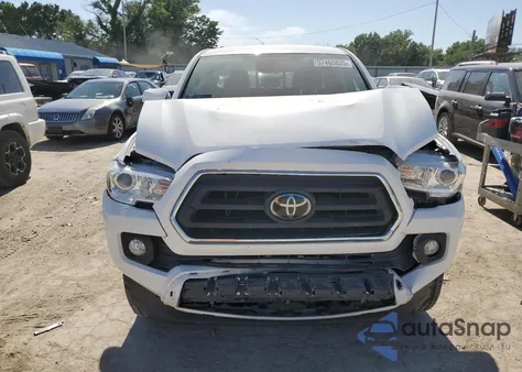 2021 Toyota Tacoma Double Cab z USA, uszkodzony, nr VIN 3TYAX5GN8MT018901